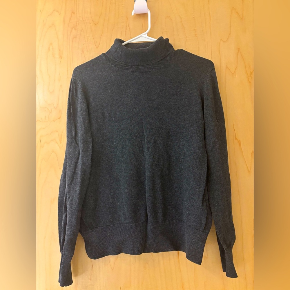 H&M Women’s Gray Turtleneck Sweater
